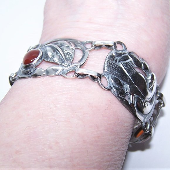 Danecraft Felch & Co Sterling Silver and Carnelian Link Bracelet - Doves - Picture 3 of 9